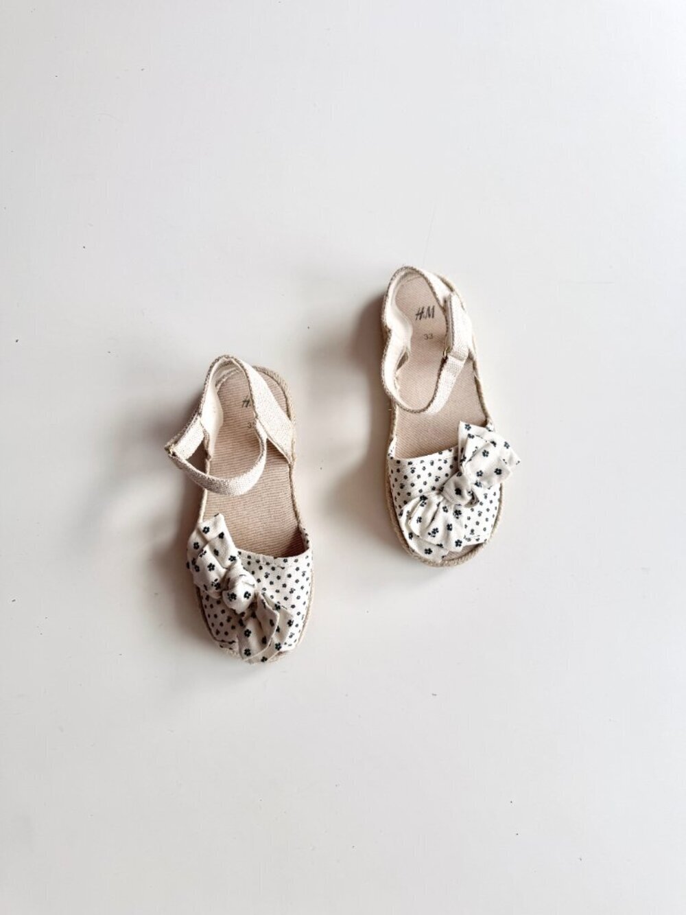 Girls' H&M Ivory Black Floral Print Canvas Bow Espadrille Sandals, Size 2/33